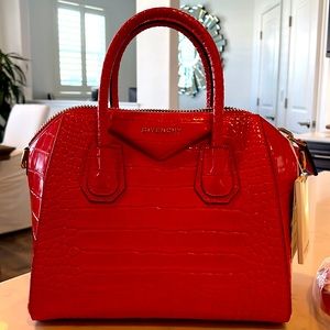 GIVENCHY
Small Antigona Bag in Crocodile Effect Leather